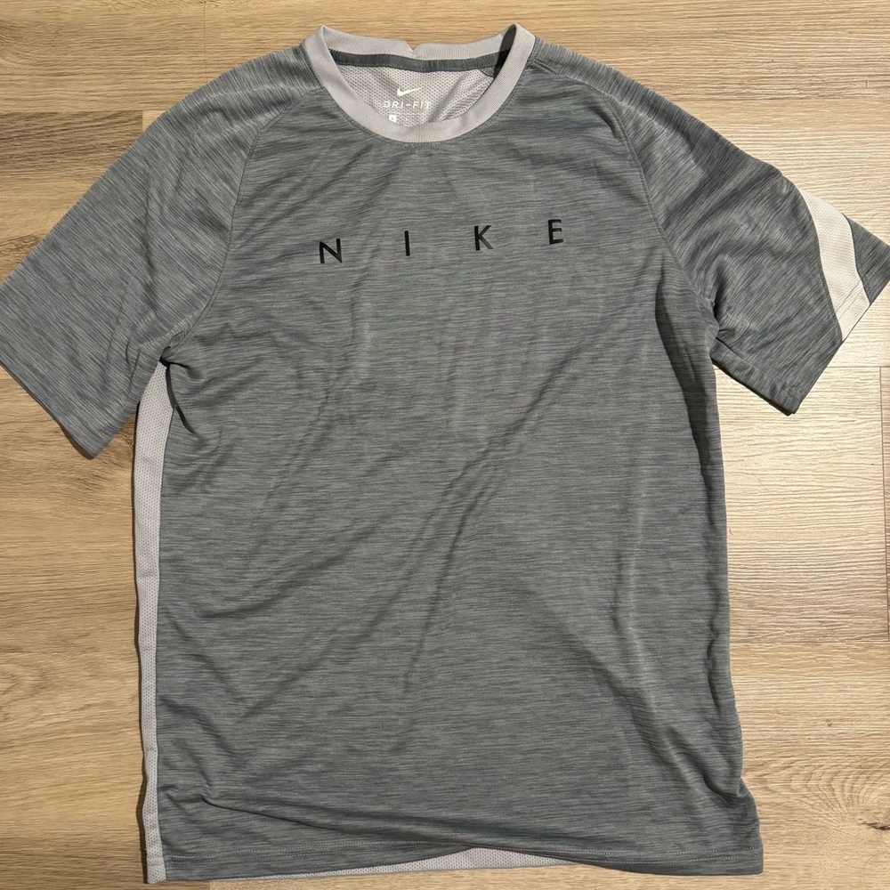 Men’s Nike T shirt